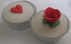valentines day cupcake with heart and flower