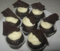 chocolate obsession cupcakes with cream cheese frosting