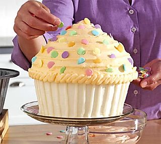 http://www.all-about-cupcakes.com/images/giant-cupcake-cake-02.jpg