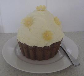 Giant Cupcake Cake Huge Birthday Cupcakes All About Cupcakes Com